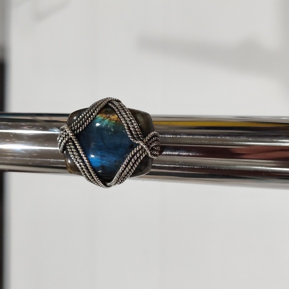 Labradorite & Sterling Silver Ring in size 7 - Picture 6 of 8